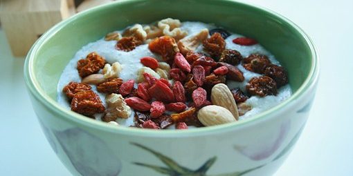 Bacche di goji, ottime dalla colazione al dessert!