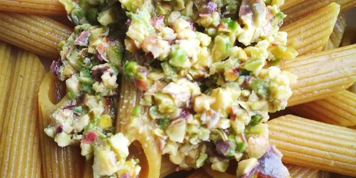 Penne allo zafferano con granella di pistacchi